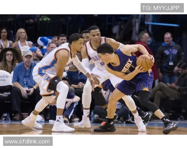 昔日恩怨再现！布克与老队友狭路相逢